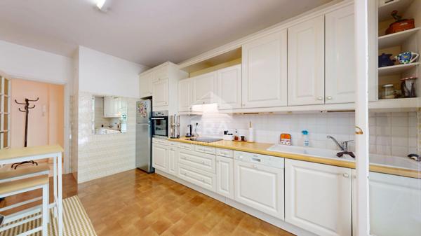 NICE - NORD / CESSOLE : GRAND 4 PIÈCES TRAVERSANT AVEC TERRASSE, GARAGE
