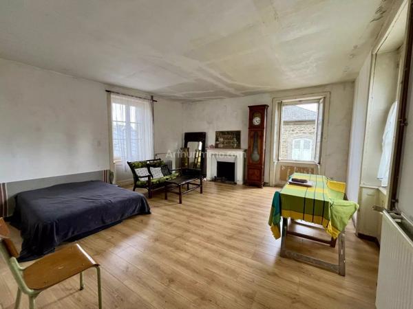 Vente                                                      Appartement
                        
                     3 pièces                      54 m2                     à Dinan
