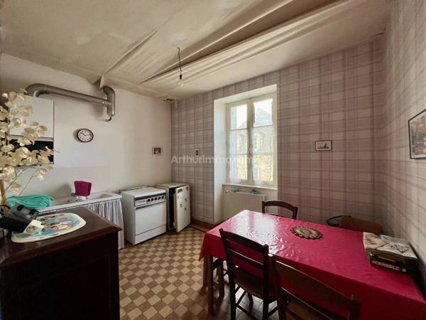 Vente                                                      Appartement
                        
                     3 pièces                      54 m2                     à Dinan