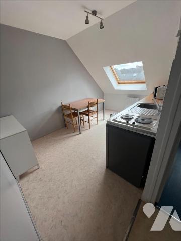 Bretagne, Finistère. Pont de Buis.
Vend local commercial 60m2 avec immeuble dont 3 appartements...