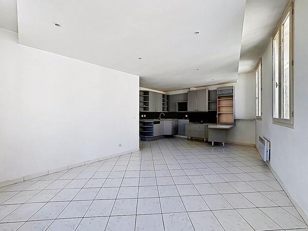 Appartement Avignon intramuros T2bis 54.64 m2 + grenier