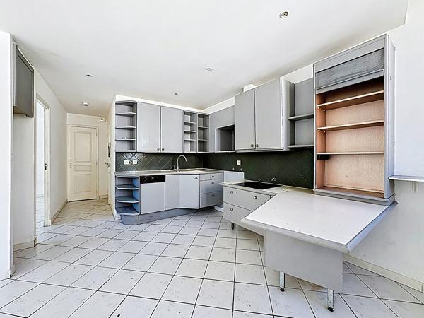 Appartement Avignon intramuros T2bis 54.64 m2 + grenier