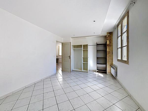 Appartement Avignon intramuros T2bis 54.64 m2 + grenier