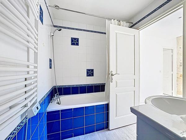 Appartement Avignon intramuros T2bis 54.64 m2 + grenier