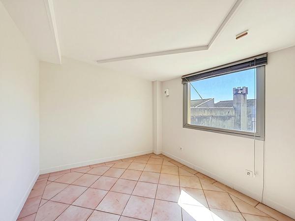 Appartement Avignon intramuros T2bis 54.64 m2 + grenier