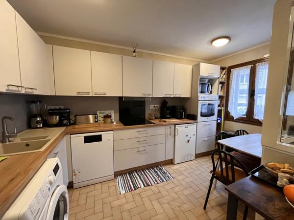 Maison
                                                                                                                                                                                                                                                                                                                        5 pièce(s)                                                                                                                                                                                                          3 chambre(s)                                                                                                                                                                                                          83.29  m²