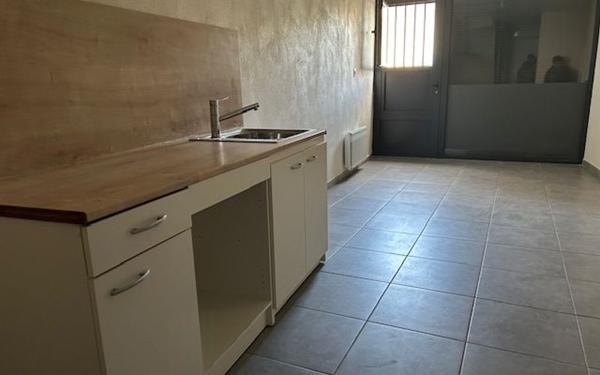 Appartement à louer    1 pièce •  Saint-Saturnin-lès-Avignon