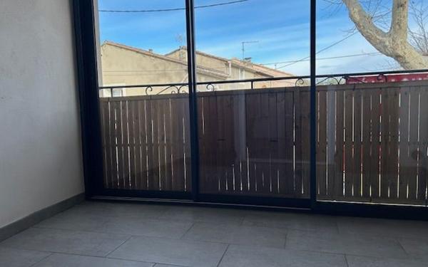 Appartement à louer    1 pièce •  Saint-Saturnin-lès-Avignon