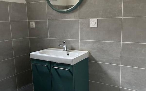 Appartement à louer    1 pièce •  Saint-Saturnin-lès-Avignon