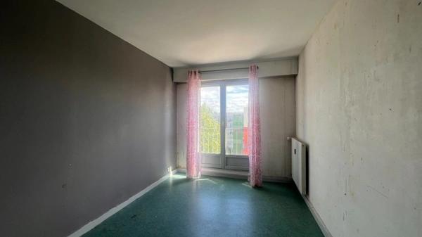 Appartement à vendre situé au 3e étage, de type 3, d’une surface de 70 m² habitable.