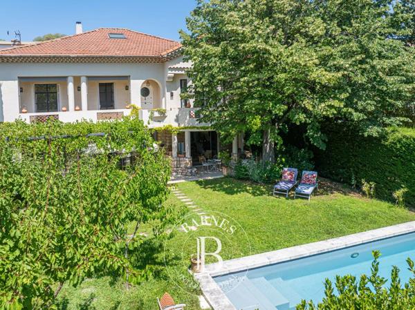 Aix-en-Provence, Maison de ville 5 Chambres -  269 m² à vendre