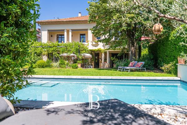 Aix-en-Provence, Maison de ville 5 Chambres -  269 m² à vendre