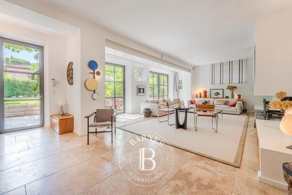 Aix-en-Provence, Maison de ville 5 Chambres -  269 m² à vendre