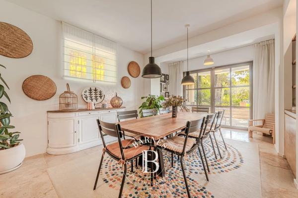 Aix-en-Provence, Maison de ville 5 Chambres -  269 m² à vendre