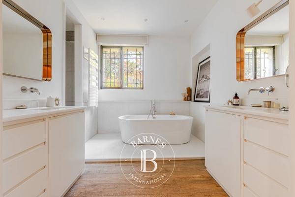 Aix-en-Provence, Maison de ville 5 Chambres -  269 m² à vendre