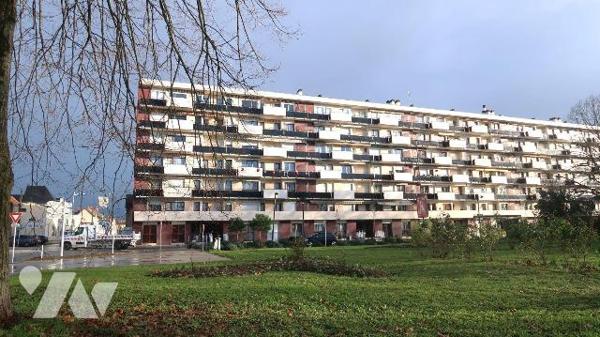 Dans Résidence proche du Centre-ville, au 6ème et dernier étage, APPARTEMENT T5 de 96m2, avec a...