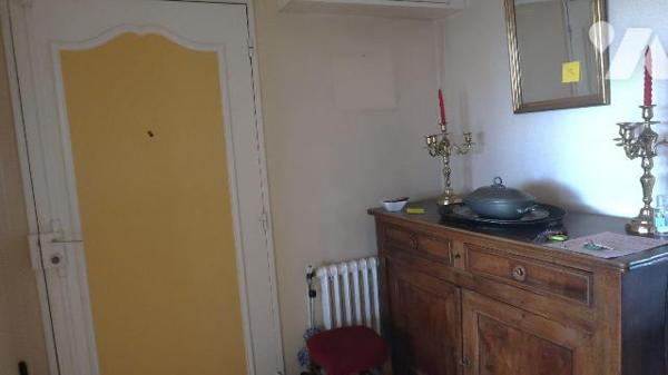 Dans Résidence proche du Centre-ville, au 6ème et dernier étage, APPARTEMENT T5 de 96m2, avec a...