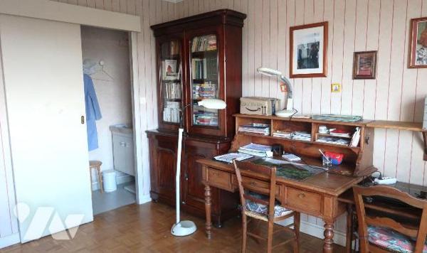 Dans Résidence proche du Centre-ville, au 6ème et dernier étage, APPARTEMENT T5 de 96m2, avec a...