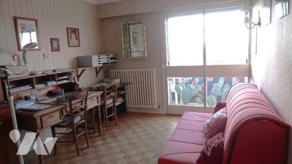 Dans Résidence proche du Centre-ville, au 6ème et dernier étage, APPARTEMENT T5 de 96m2, avec a...