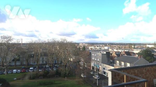 Dans Résidence proche du Centre-ville, au 6ème et dernier étage, APPARTEMENT T5 de 96m2, avec a...