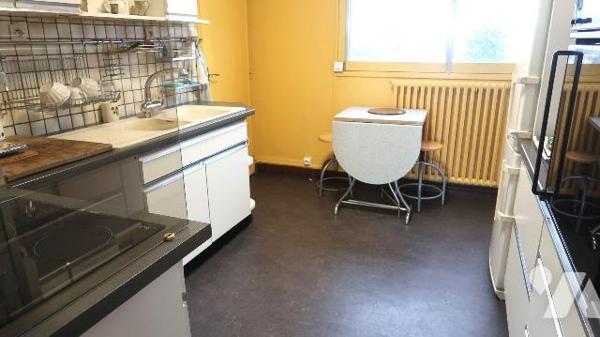 Dans Résidence proche du Centre-ville, au 6ème et dernier étage, APPARTEMENT T5 de 96m2, avec a...