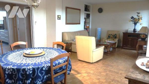 Dans Résidence proche du Centre-ville, au 6ème et dernier étage, APPARTEMENT T5 de 96m2, avec a...