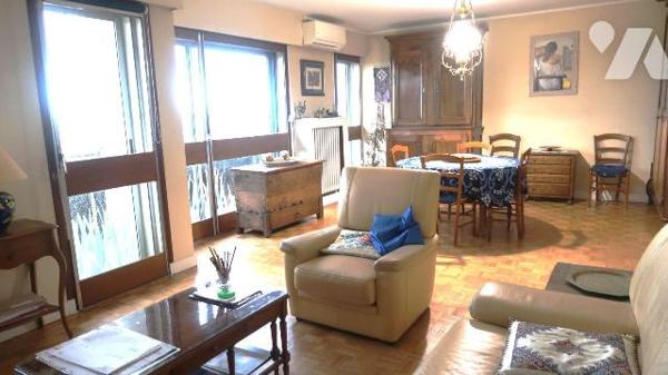 Dans Résidence proche du Centre-ville, au 6ème et dernier étage, APPARTEMENT T5 de 96m2, avec a...