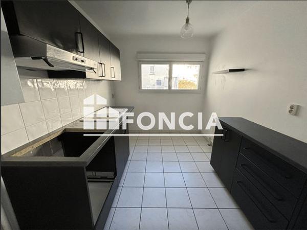 Location Appartement 3 pièces 67.21 m² - 20 RUE DU COL. MARCHAND Villejuif 94800