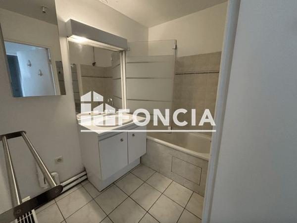 Location Appartement 3 pièces 67.21 m² - 20 RUE DU COL. MARCHAND Villejuif 94800