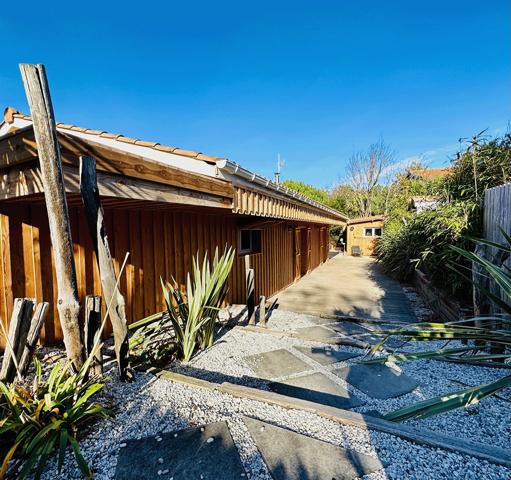 Cap Ferret plage de l’Horizon, jolie villa bois « esprit cabane » à deux pas des dunes et de l’océan avec jardin, solarium et jacuzzi