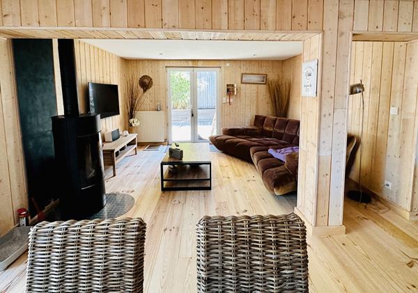 Cap Ferret plage de l’Horizon, jolie villa bois « esprit cabane » à deux pas des dunes et de l’océan avec jardin, solarium et jacuzzi