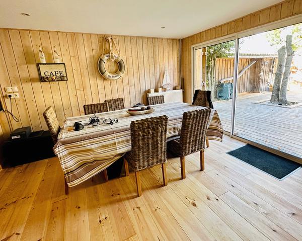 Cap Ferret plage de l’Horizon, jolie villa bois « esprit cabane » à deux pas des dunes et de l’océan avec jardin, solarium et jacuzzi