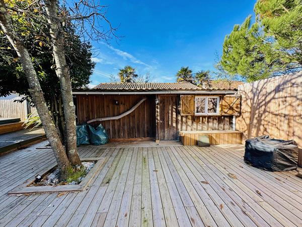 Cap Ferret plage de l’Horizon, jolie villa bois « esprit cabane » à deux pas des dunes et de l’océan avec jardin, solarium et jacuzzi