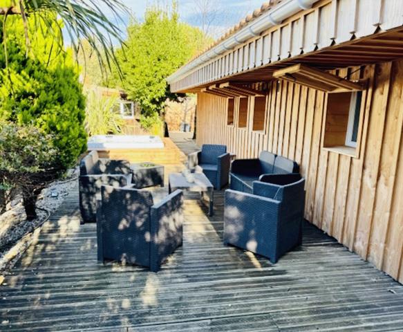 Cap Ferret plage de l’Horizon, jolie villa bois « esprit cabane » à deux pas des dunes et de l’océan avec jardin, solarium et jacuzzi