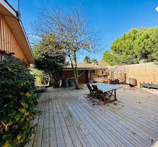 Cap Ferret plage de l’Horizon, jolie villa bois « esprit cabane » à deux pas des dunes et de l’océan avec jardin, solarium et jacuzzi