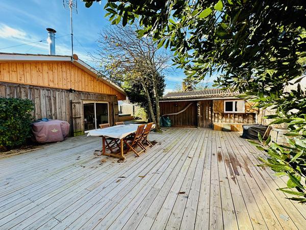 Cap Ferret plage de l’Horizon, jolie villa bois « esprit cabane » à deux pas des dunes et de l’océan avec jardin, solarium et jacuzzi