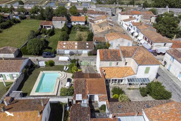 Maison à vendre |  Hiers-Brouage |  7 pièces | 233 m²