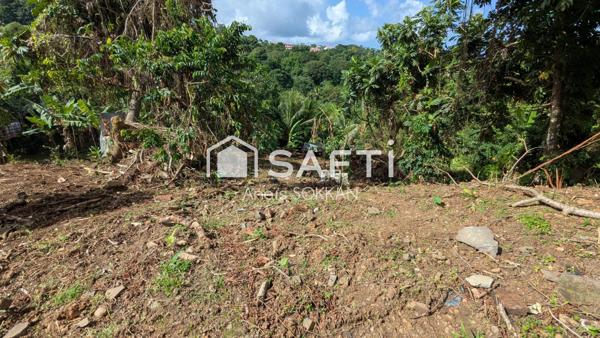 Terrain à bâtir de 1 771m² à Desmarinières