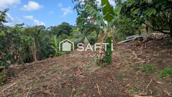 Terrain à bâtir de 1 771m² à Desmarinières