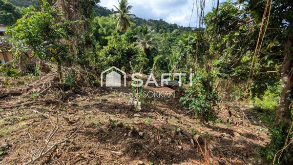 Terrain à bâtir de 1 771m² à Desmarinières