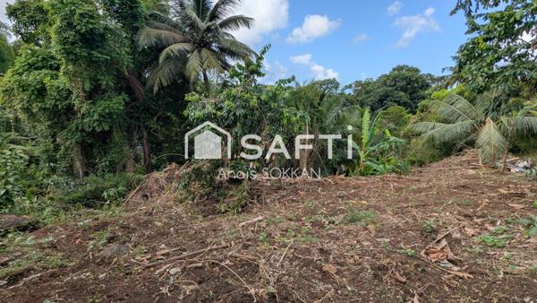 Terrain à bâtir de 1 771m² à Desmarinières