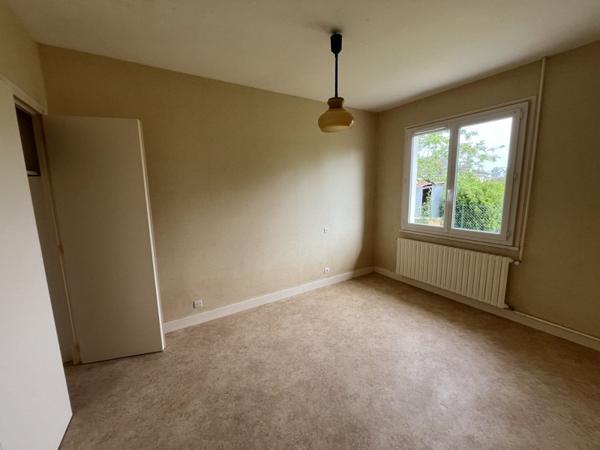 Maison à vendre 103 740 € Civray 3 p 78 m² DPE F