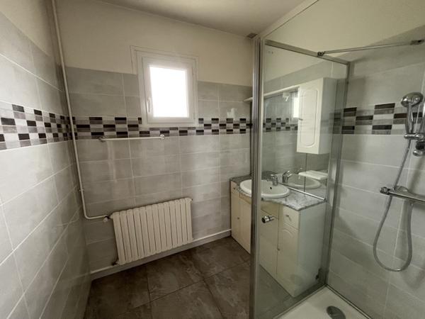 Maison à vendre 103 740 € Civray 3 p 78 m² DPE F