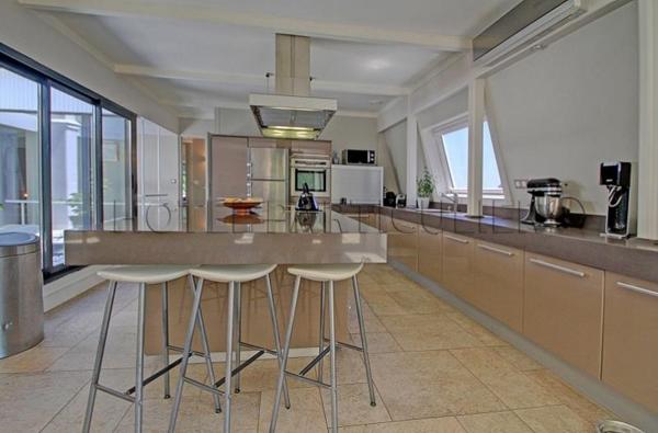 EXCLUSIVITE. Reyrieux, à 5mn de l'A46, maison d'exception de 240m² avec vue panoramique sur la Saône ...