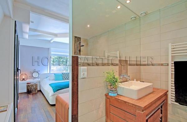 EXCLUSIVITE. Reyrieux, à 5mn de l'A46, maison d'exception de 240m² avec vue panoramique sur la Saône ...