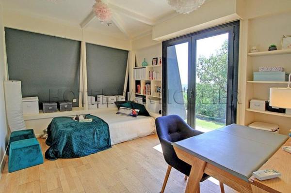EXCLUSIVITE. Reyrieux, à 5mn de l'A46, maison d'exception de 240m² avec vue panoramique sur la Saône ...