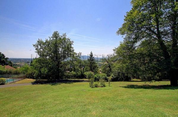 EXCLUSIVITE. Reyrieux, à 5mn de l'A46, maison d'exception de 240m² avec vue panoramique sur la Saône ...