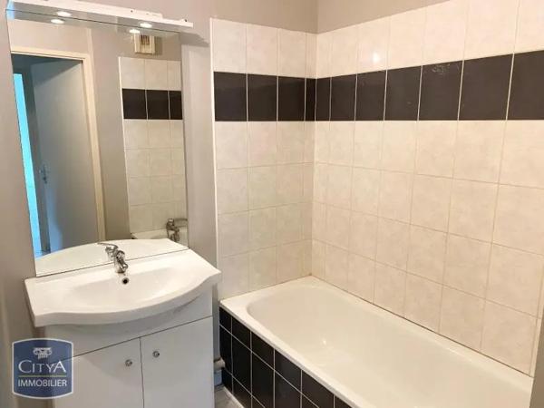 Appartement à louer 2 pièces 48m² Niort (79000)