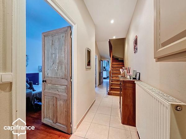 THOUARS Proche Place Lavault Maison de ville avec 4 chambres