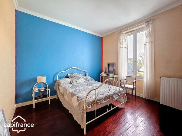 THOUARS Proche Place Lavault Maison de ville avec 4 chambres